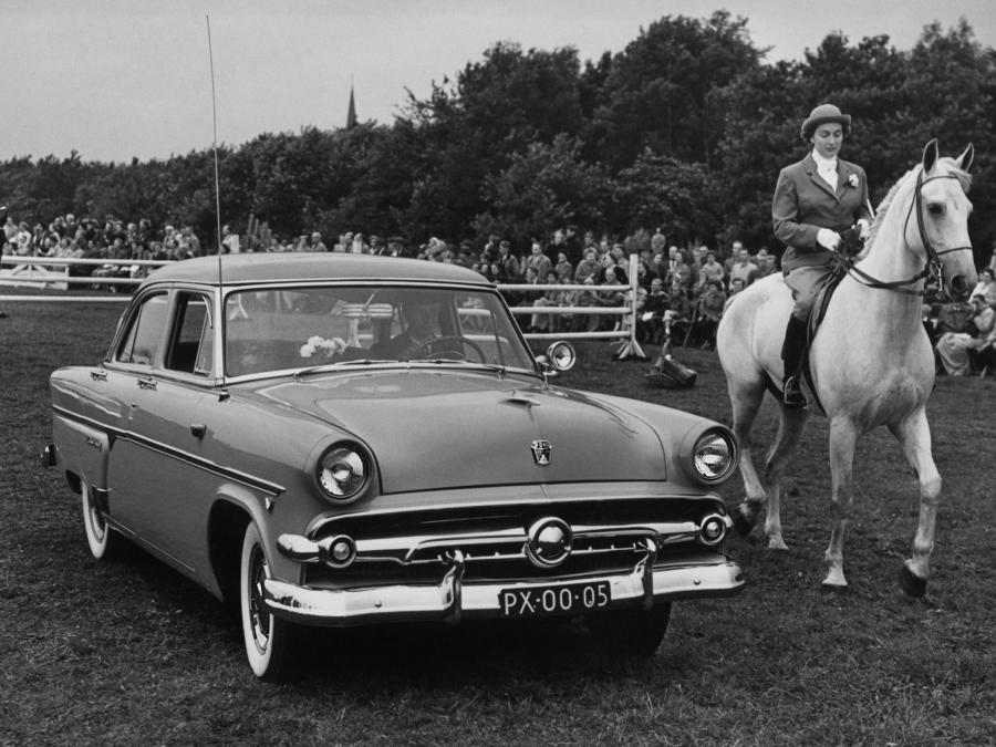  Ford Crestline Sedan 1954 года  (EU) (фото 1 из 1)